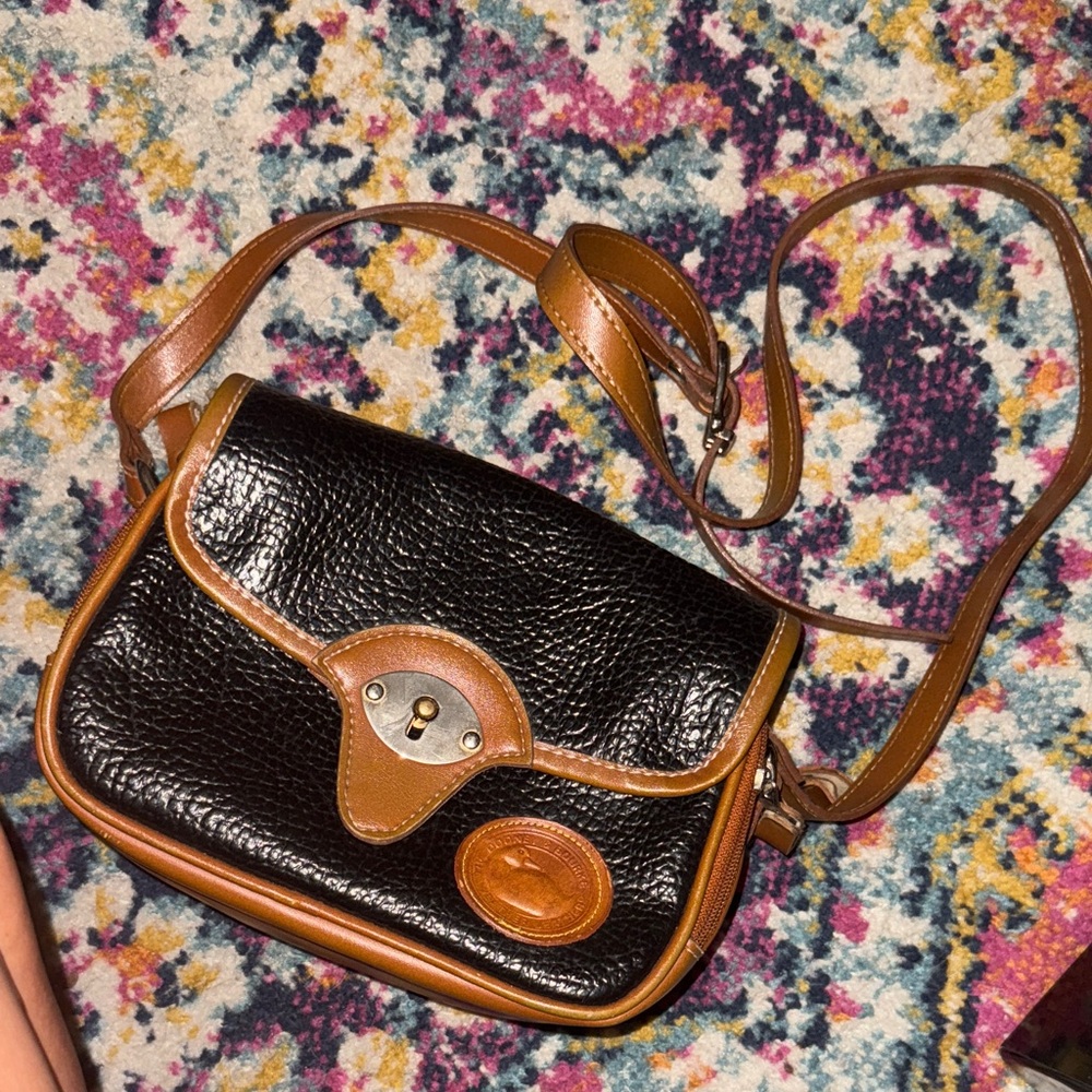 VTG Dooney and Bourke Elegant Black and Brown Leather Shoulder Bag